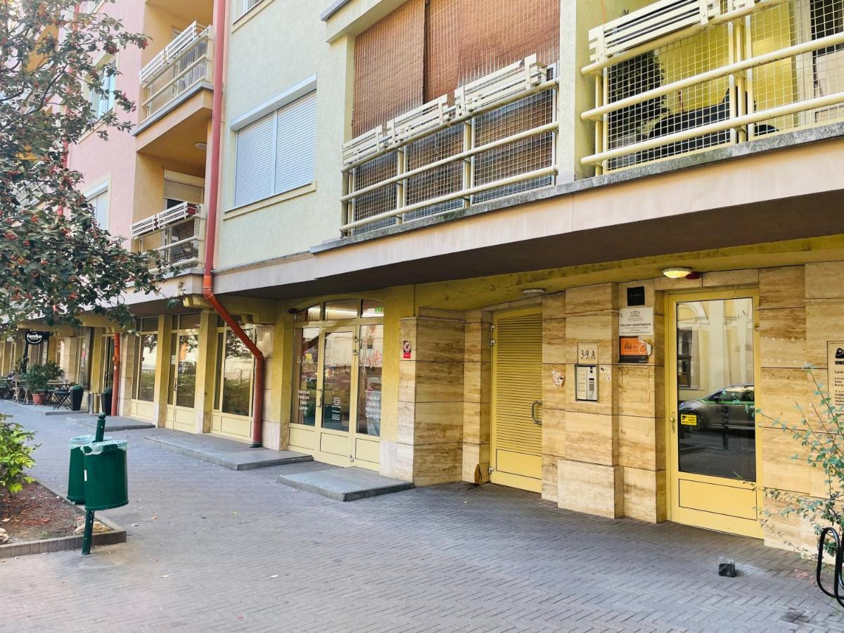 Peony Hollo Apartment - Free Garage Under The House Budapest Ngoại thất bức ảnh