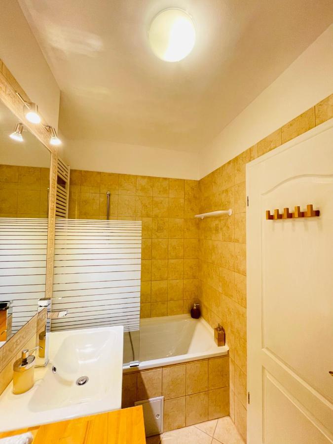 Peony Hollo Apartment - Free Garage Under The House Budapest Ngoại thất bức ảnh